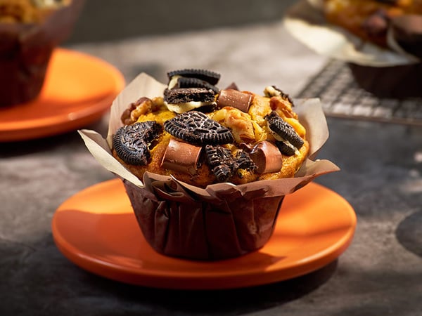 11270-003-Mondelez-Independent-Op-Strategy-Activation_Pumpkin-Walnut-Chocolate-Muffin-made-with-OREO-Cookie-Pieces